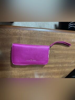 Woman’s Adrienne Vittadini Wallet